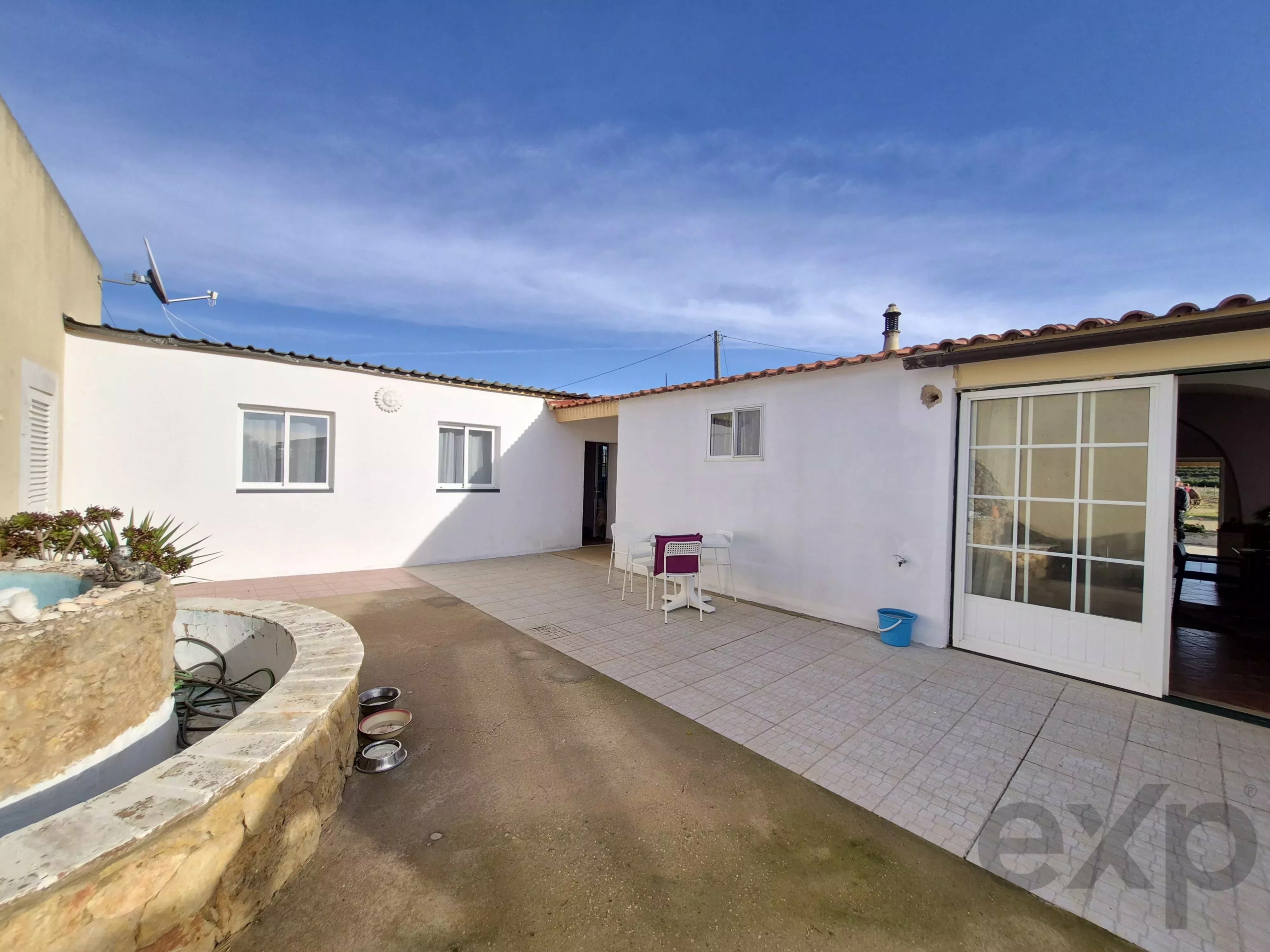 Renovated farmhouse ideally located in the middle of nature.