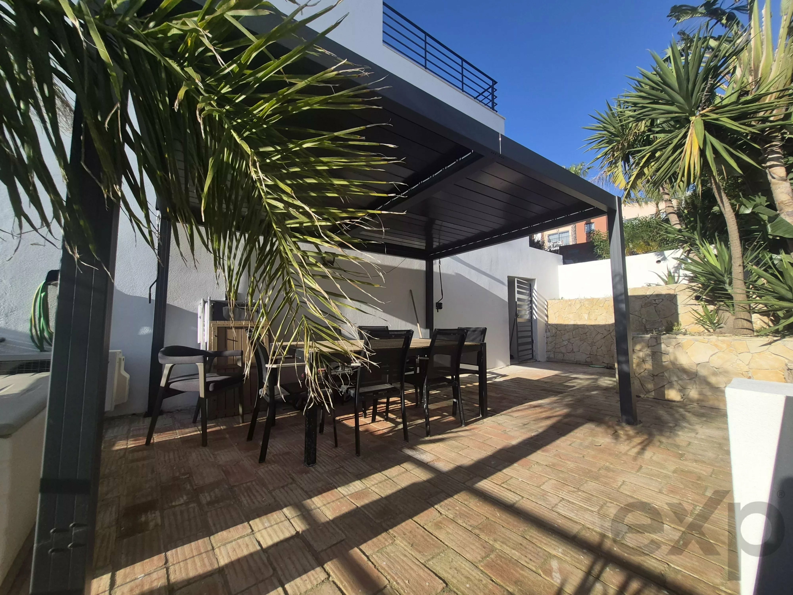 Semi-detached house with independent Apartment & rooftop – Exceptional panoramic view