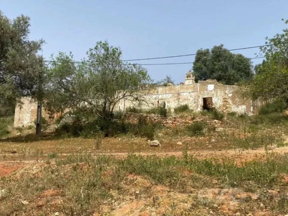 Mixed Rustic/Urban land with ruins for sale in Distrito-Faro