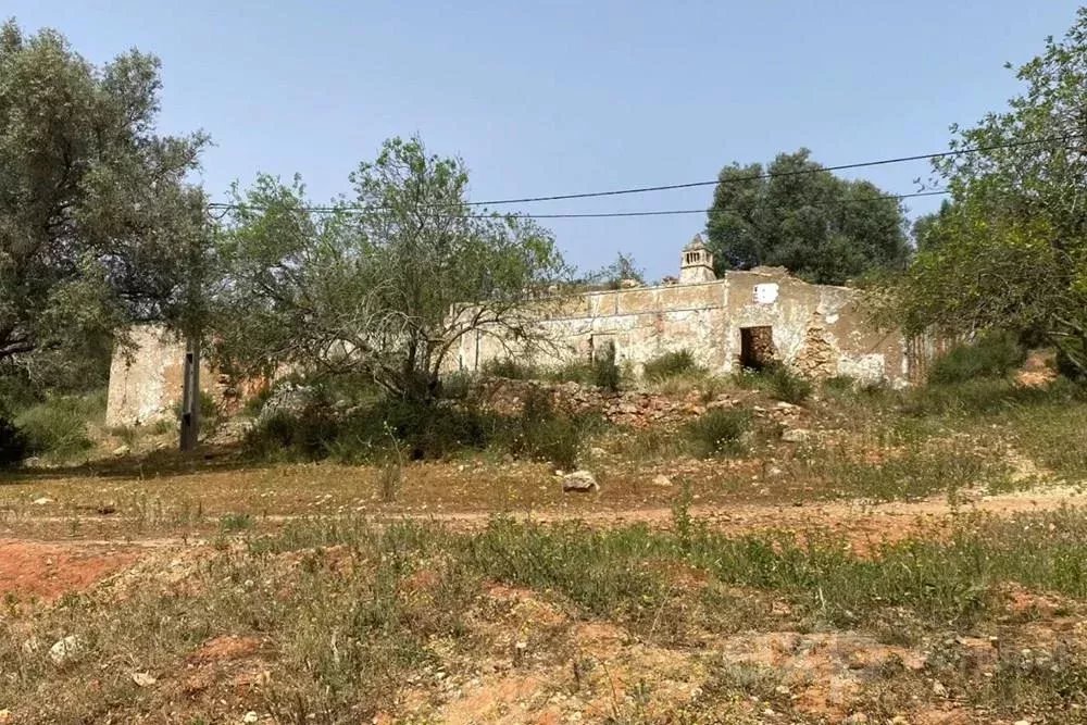 Mixed Rustic/Urban land with ruins for sale in Distrito-Faro