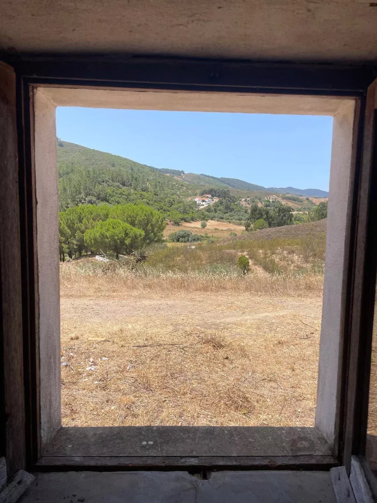 Traditional Farmhouse with Exceptional Equestrian Potential in São Marcos da Serra