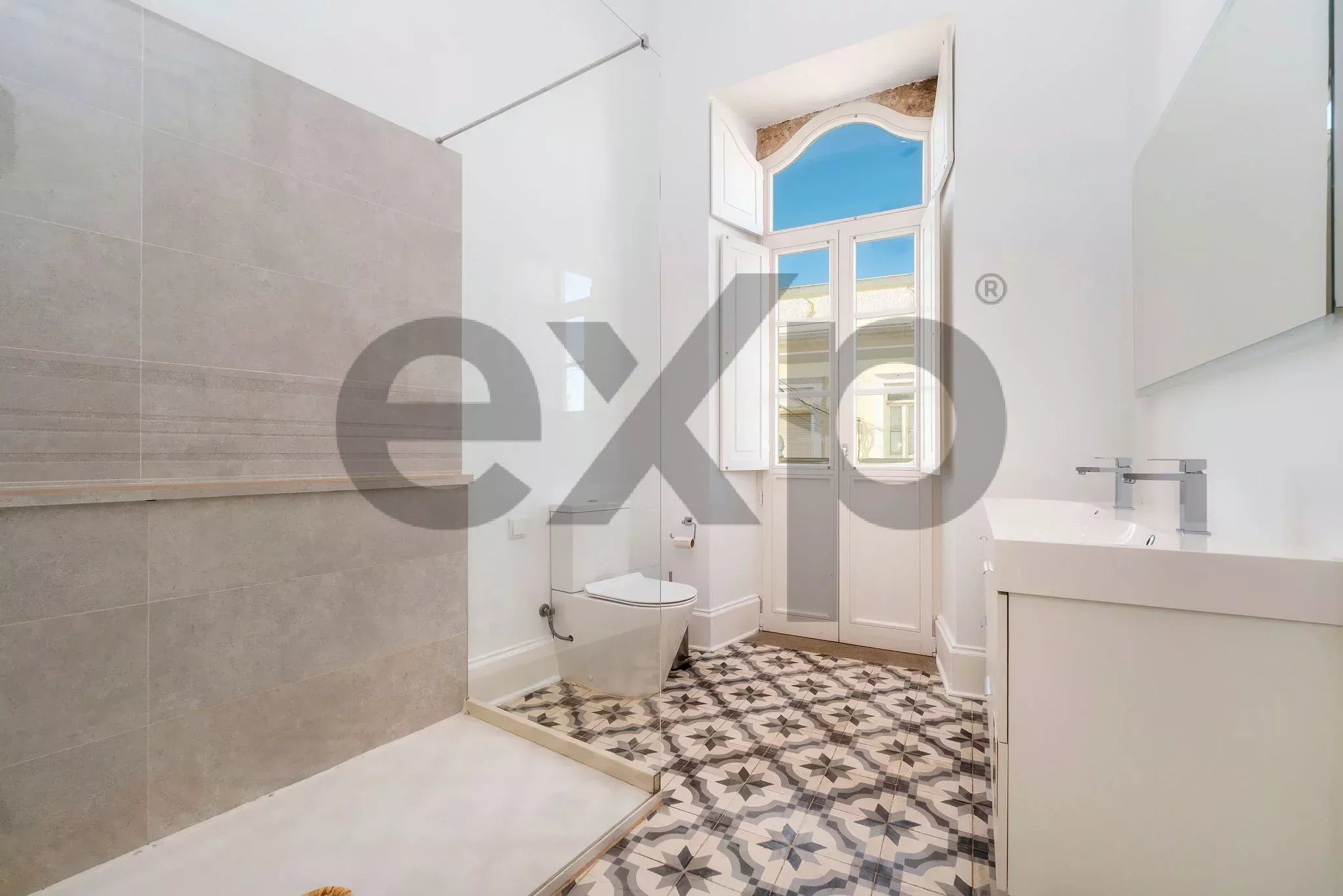 Stunning Large Townhouse in the Heart of Olhão
