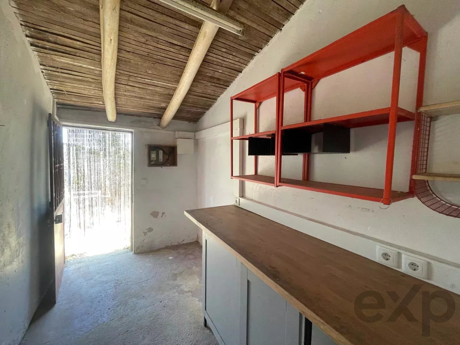 Traditional Farmhouse with Exceptional Equestrian Potential in São Marcos da Serra