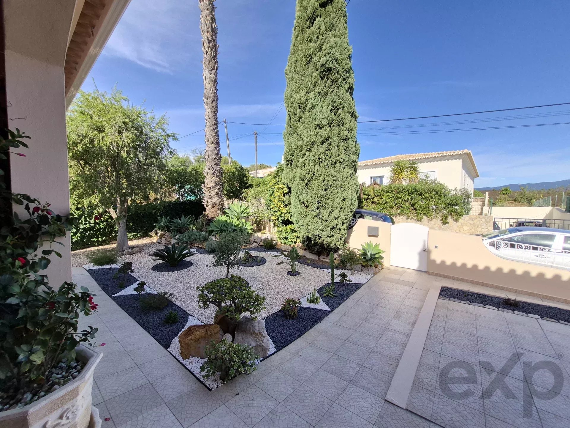 3-bedr. house + 1-bedr. annex, swimming pool and garage,