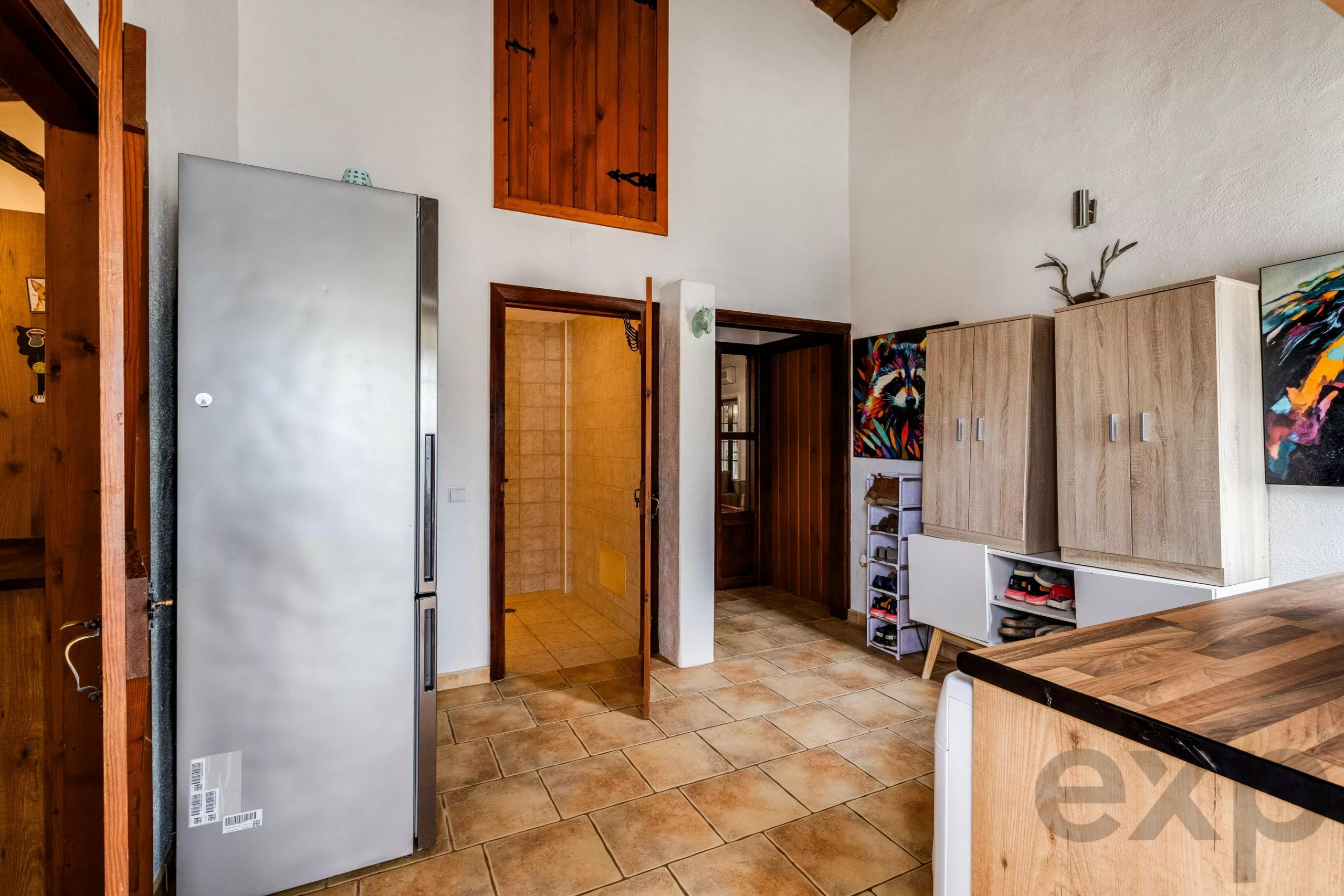Beautiful Family Home with Equestrian Facilities Set in 2.3 hectares