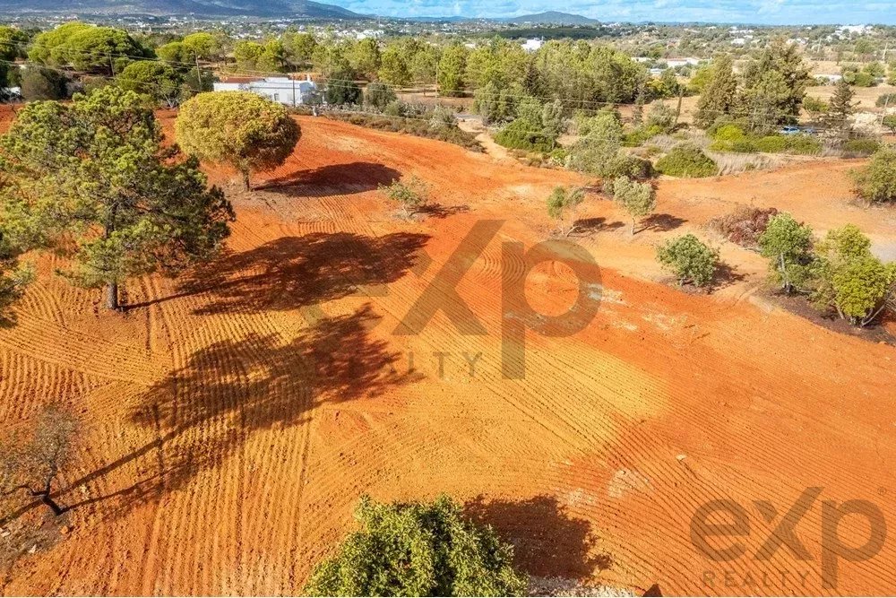 Investment Opportunity – Urban Land with Ruin and Rustic with panoramic sea views in Olhão