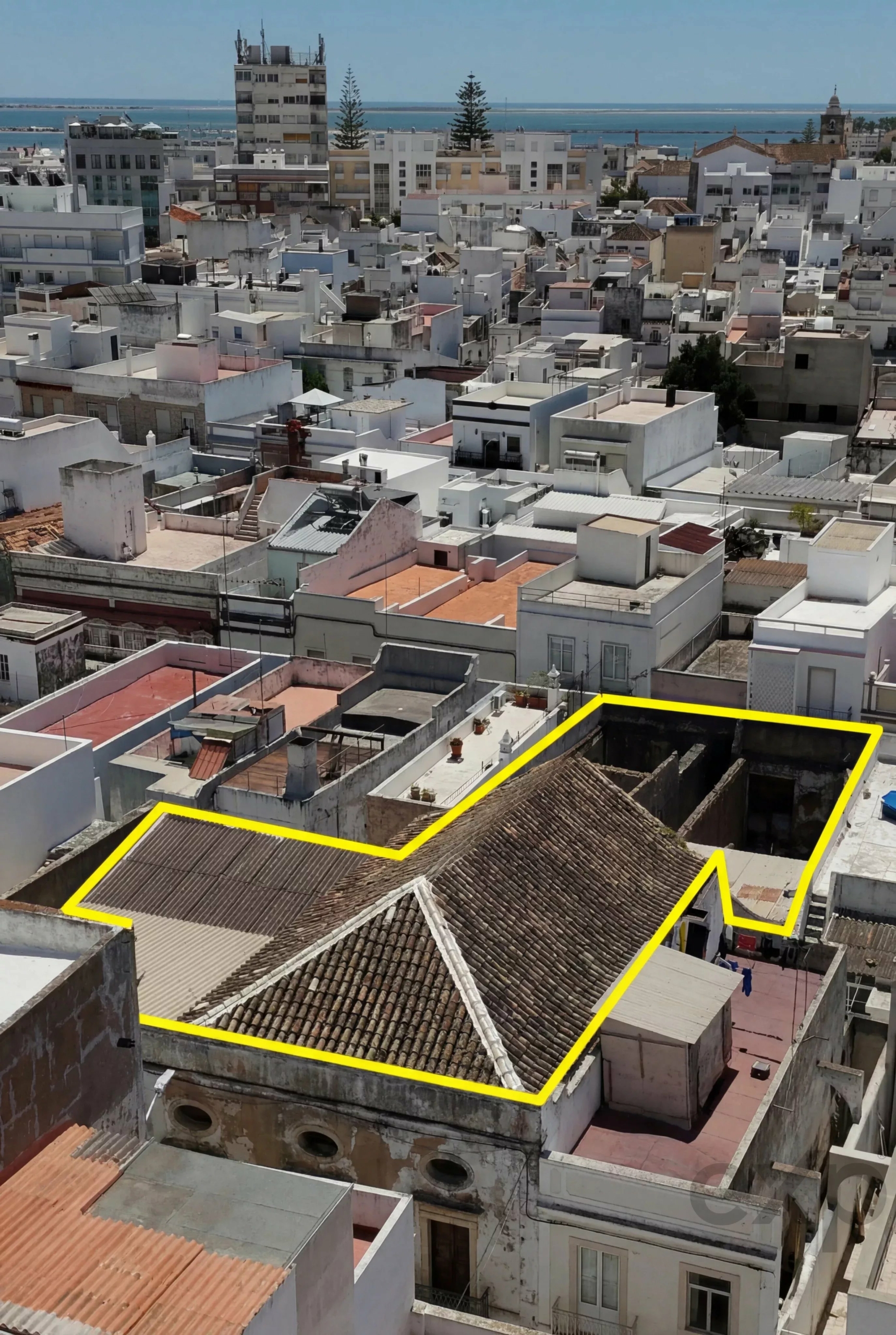 Immeuble à l’âme de l’Algarve : 357 m² au centre d’Olhão avec faisabilité pour 5 étages