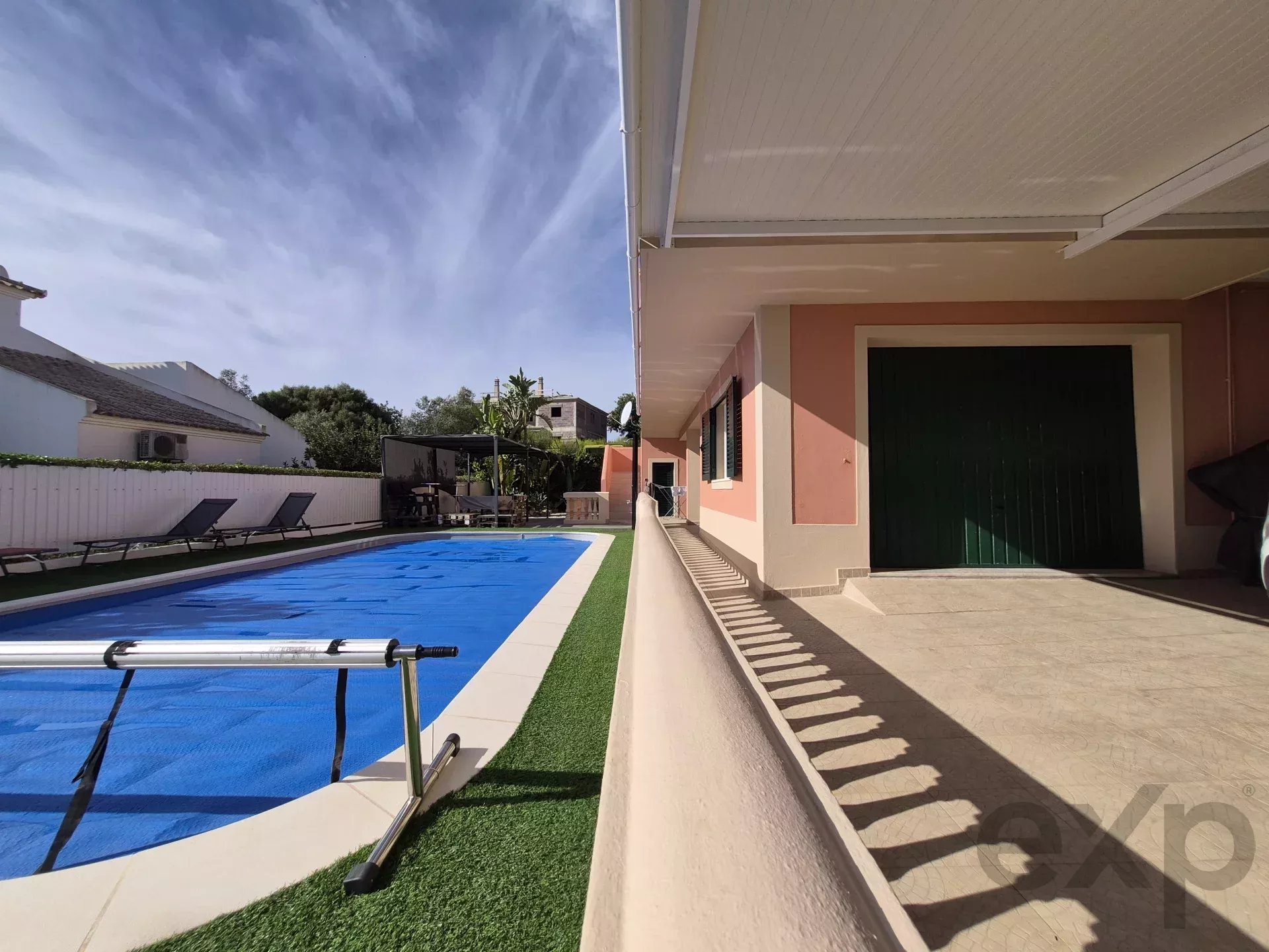 3-bedr. house + 1-bedr. annex, swimming pool and garage,