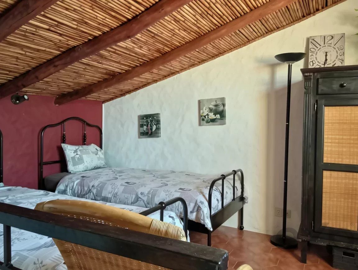 Exclusive property with five independent units and investment potential