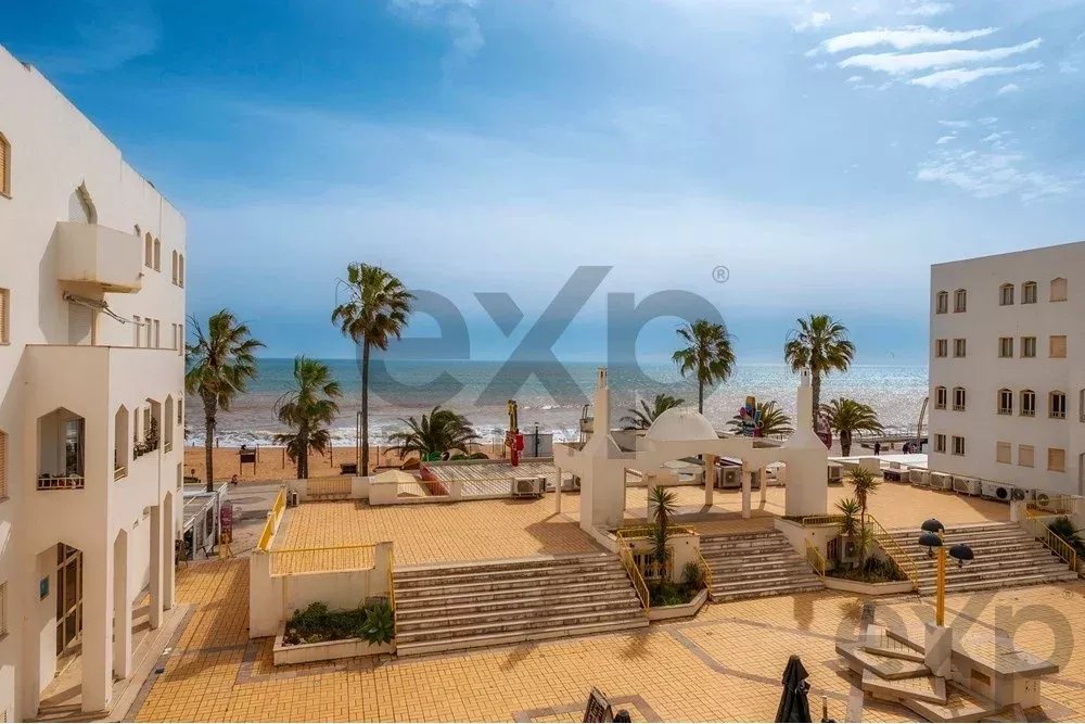 Modern 2-Bedroom Beachfront Apartment in Quarteira