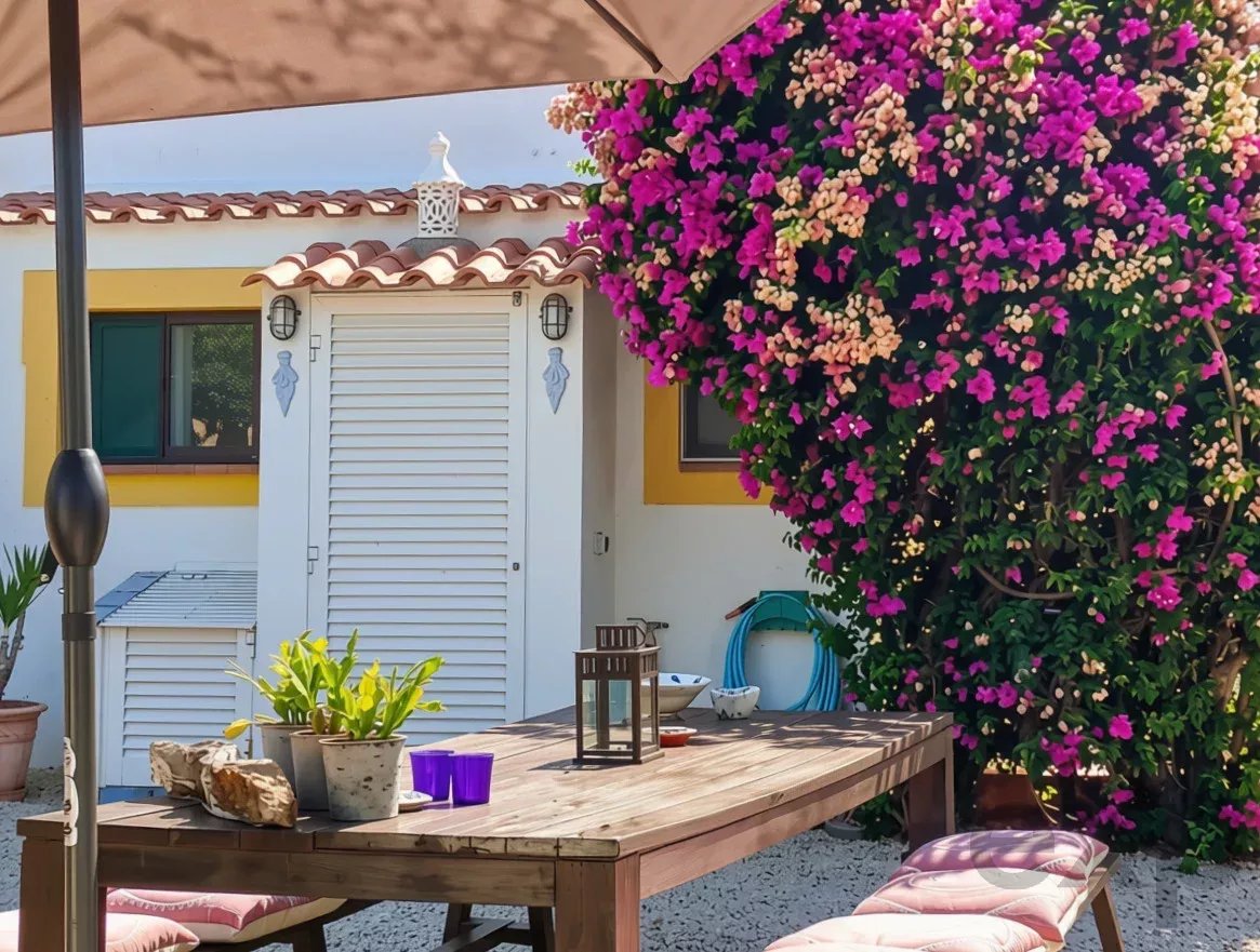 Exclusive property with five independent units and investment potential