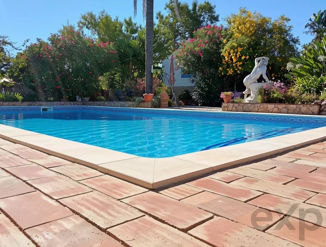 Exclusive property with five independent units and investment potential