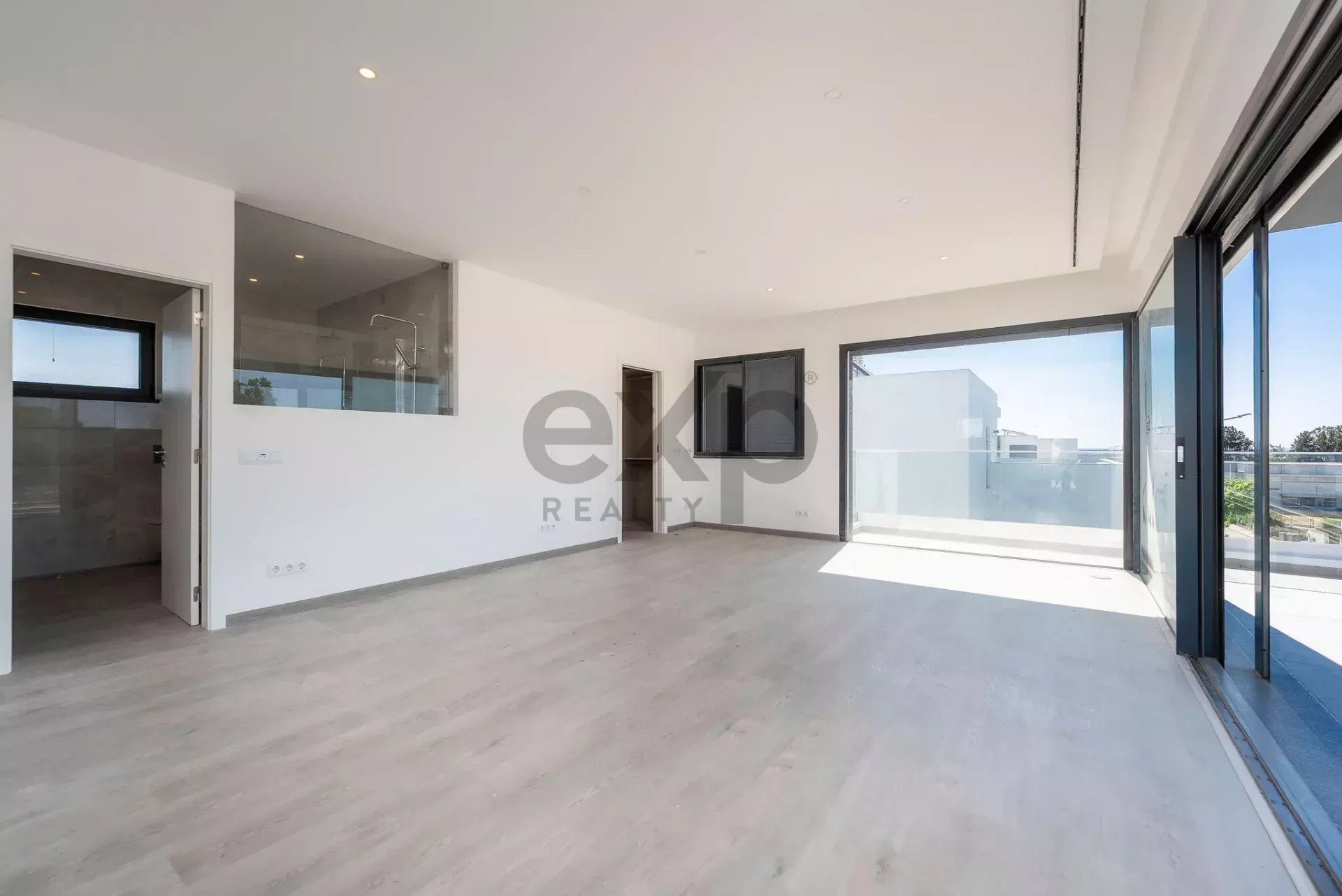 Contemporary Newly Built T6 Villa by Tavira Waterfront