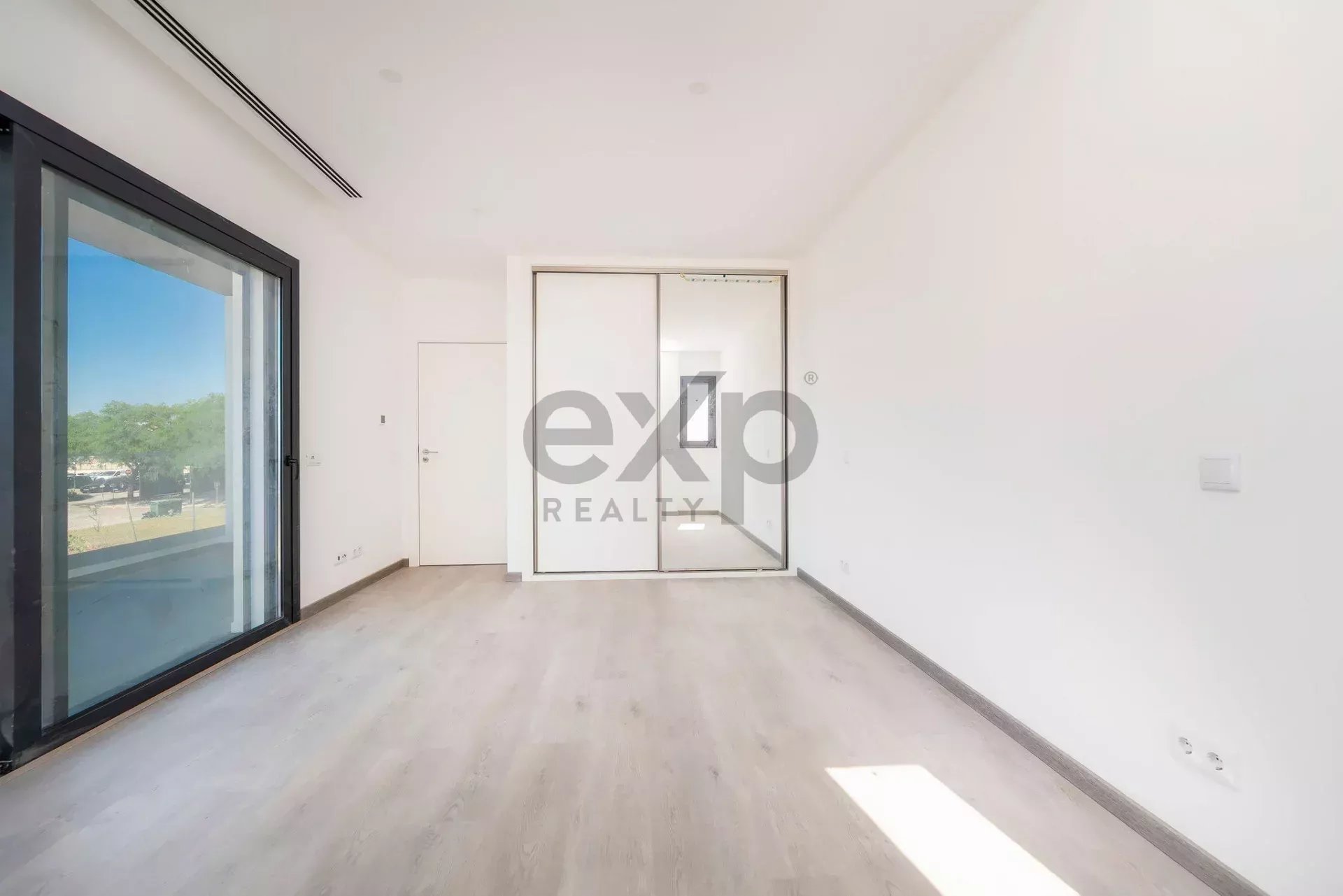 Contemporary Newly Built T6 Villa by Tavira Waterfront