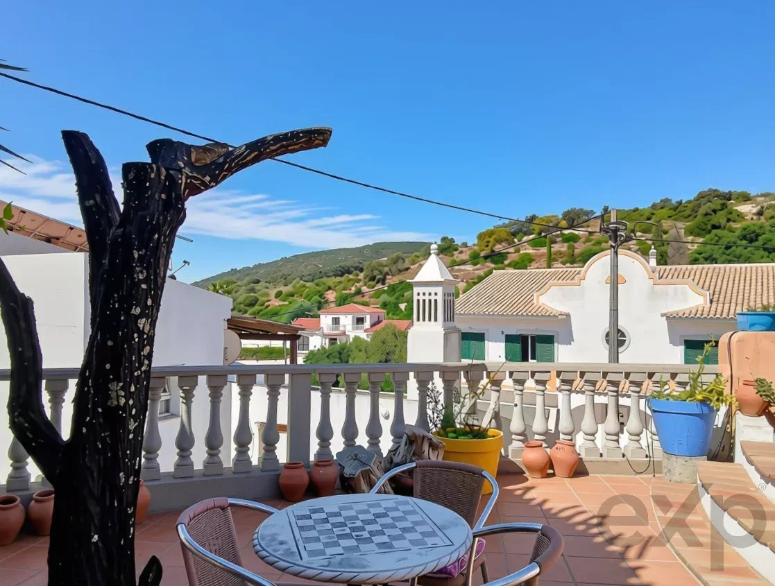 Exclusive property with five independent units and investment potential