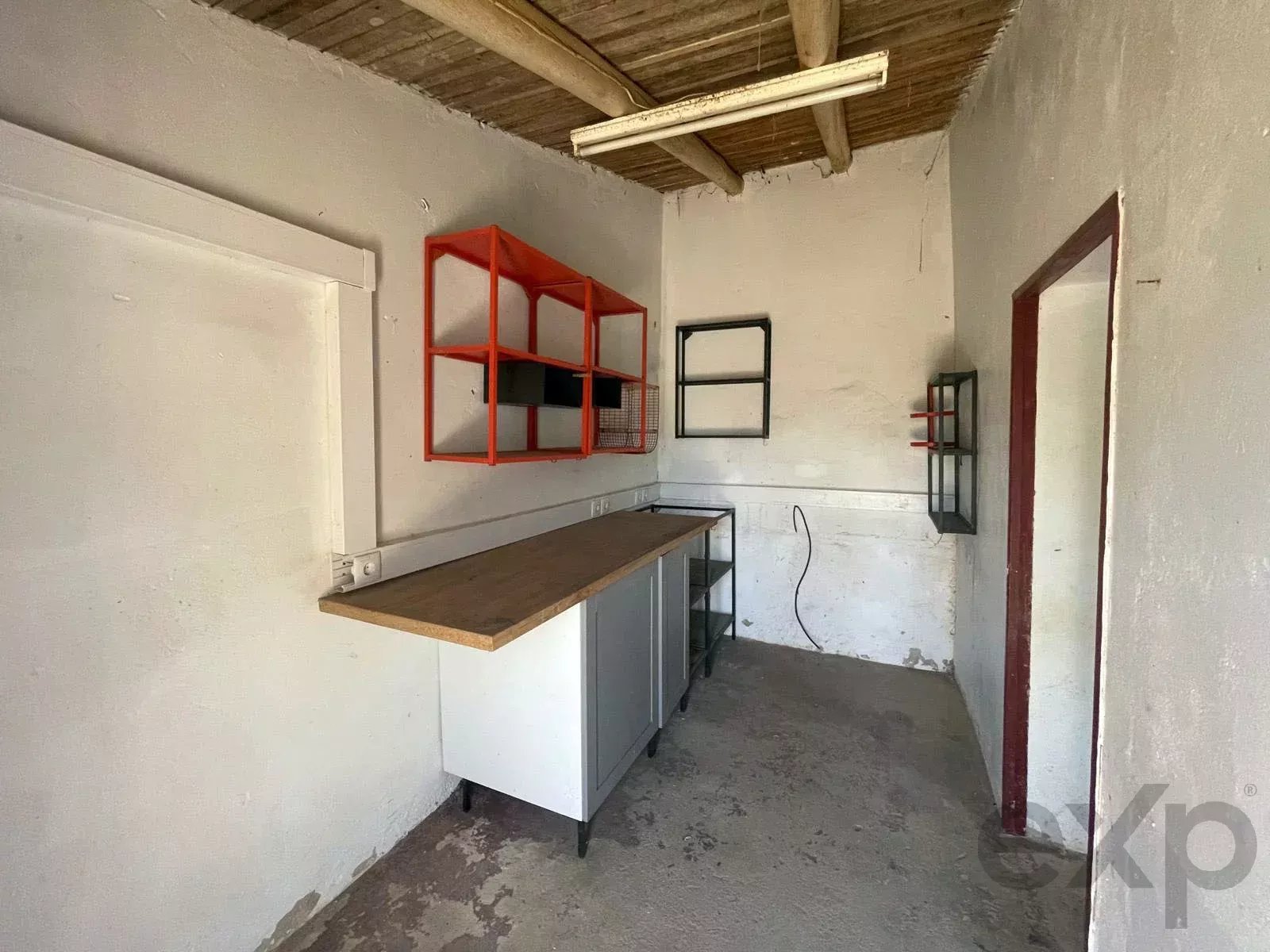 Traditional Farmhouse with Exceptional Equestrian Potential in São Marcos da Serra