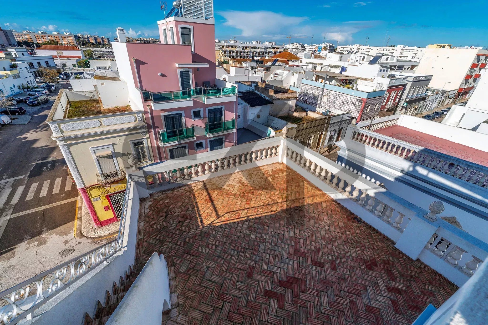 Stunning Large Townhouse in the Heart of Olhão