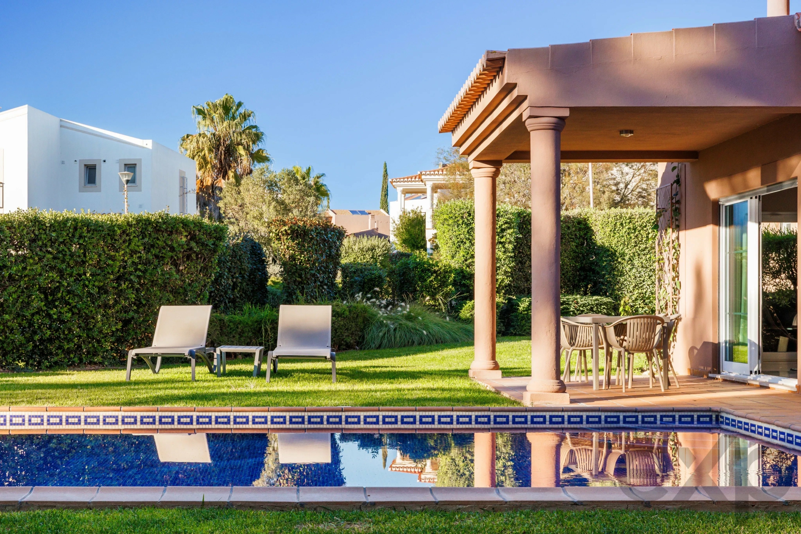Modern T4 Villa with Private Pool in Vale da Lapa Resort