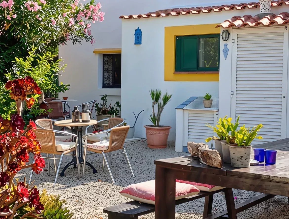 Exclusive property with five independent units and investment potential