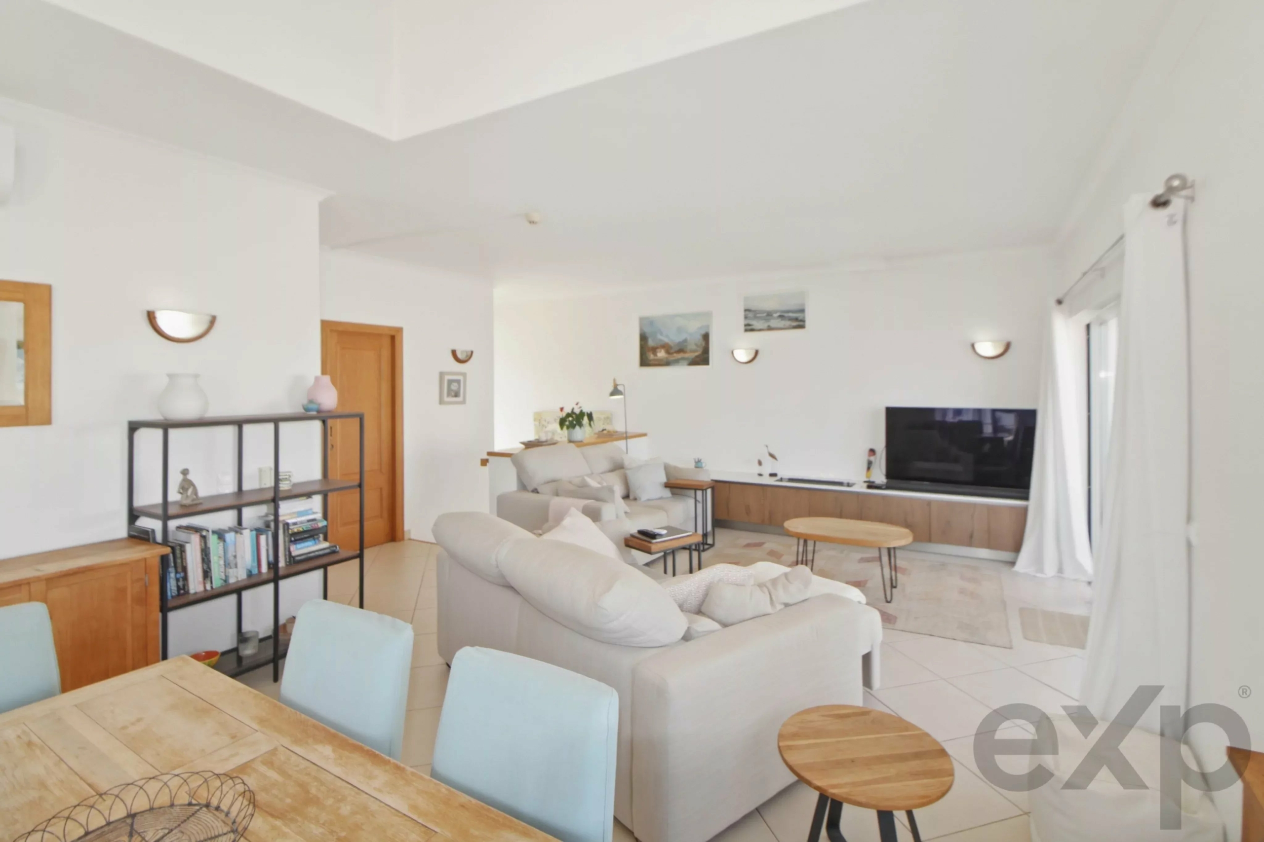 Beautiful 3-townhouse next to the beach with spectacular ocean views.