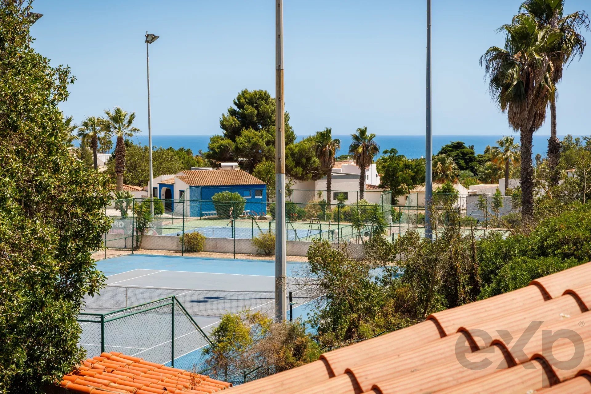 Modern T4 Villa with Private Pool in Vale da Lapa Resort