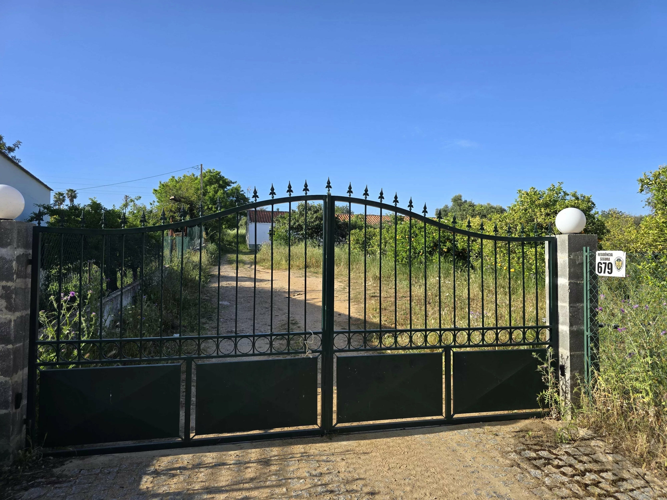 6 room Farmhouse with 1.5 hectares of land and sea view