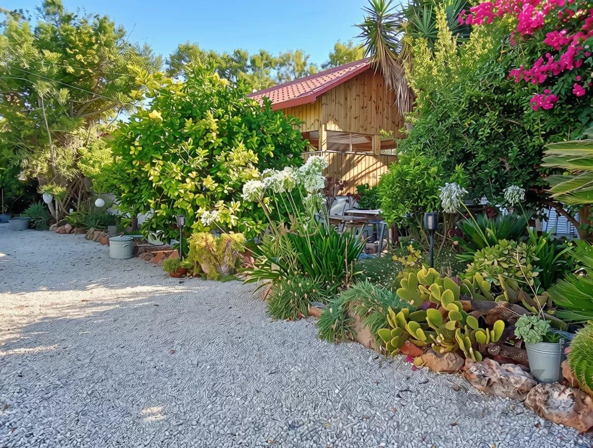 Exclusive property with five independent units and investment potential