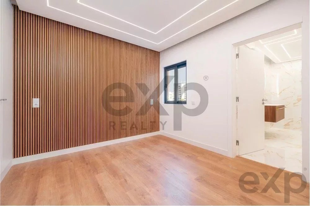 Modern 2-Bedroom Beachfront Apartment in Quarteira
