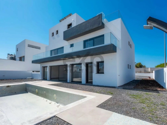 Contemporary Newly Built T6 Villa by Tavira Waterfront
