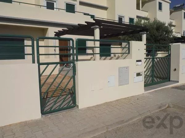 Moradia T4 em Condomínio Fechado em Moncarapacho