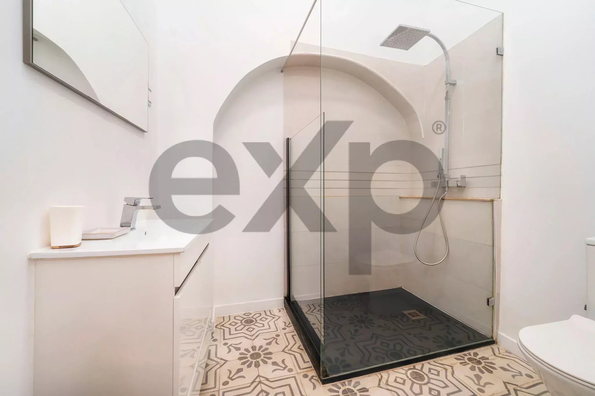 Stunning Large Townhouse in the Heart of Olhão