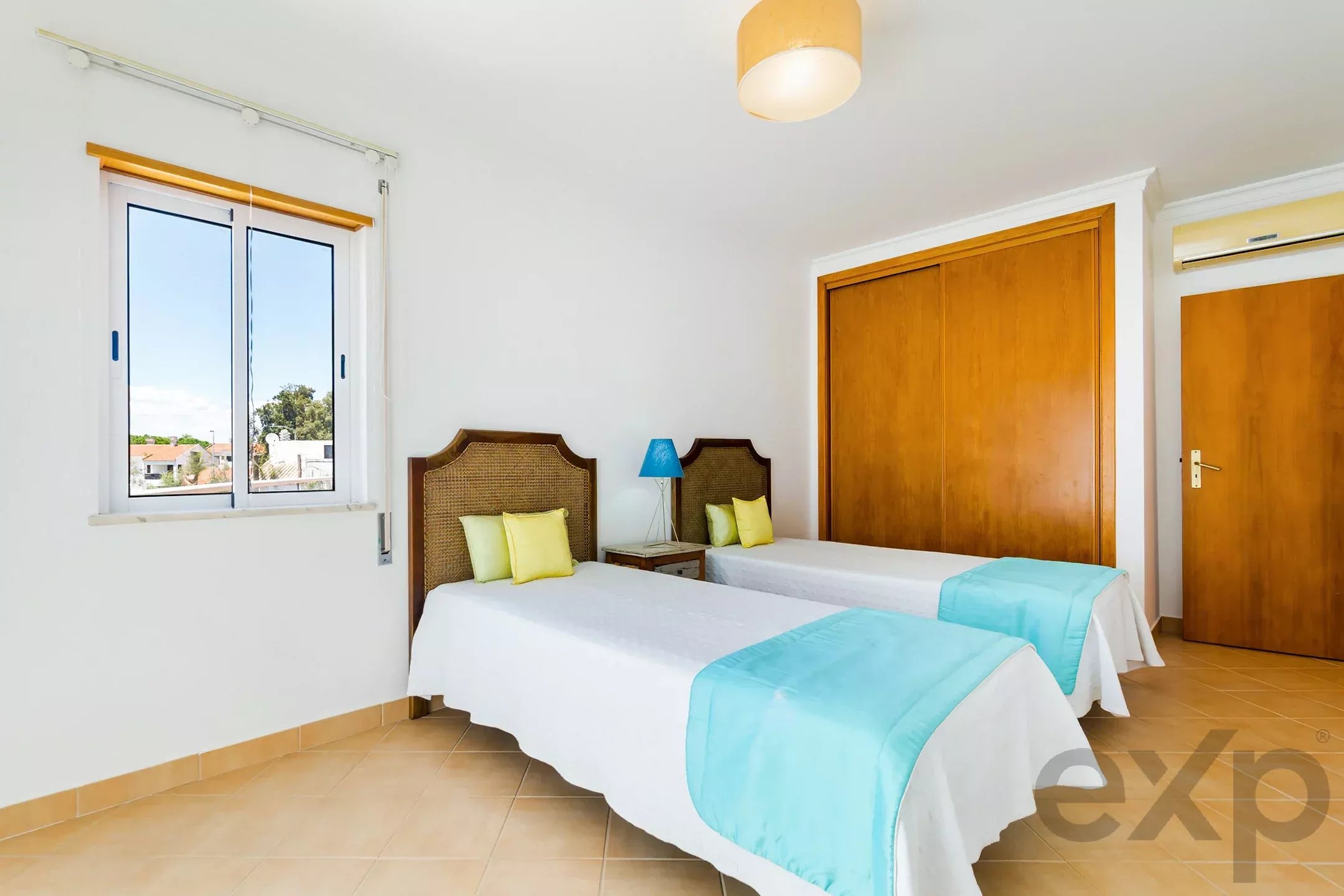 Furnished 2-bedroom apartment with terrace and parking in the centre of Cabanas de Tavira