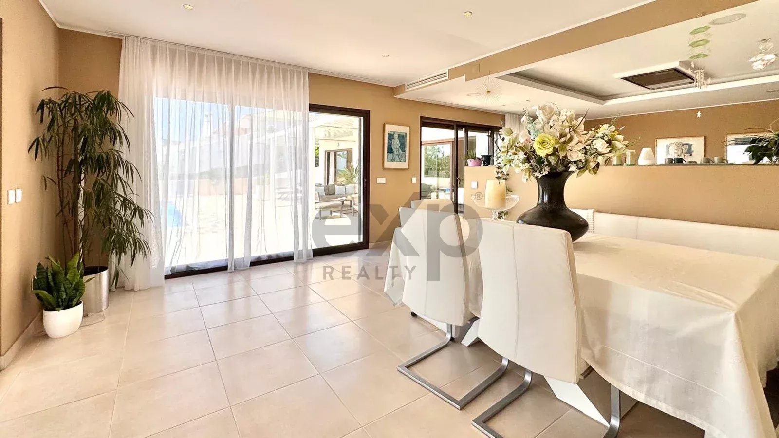 Luxury 4-bedroom villa of 437 m² with swimming pool – Mexilhoeira Grande, Portimão