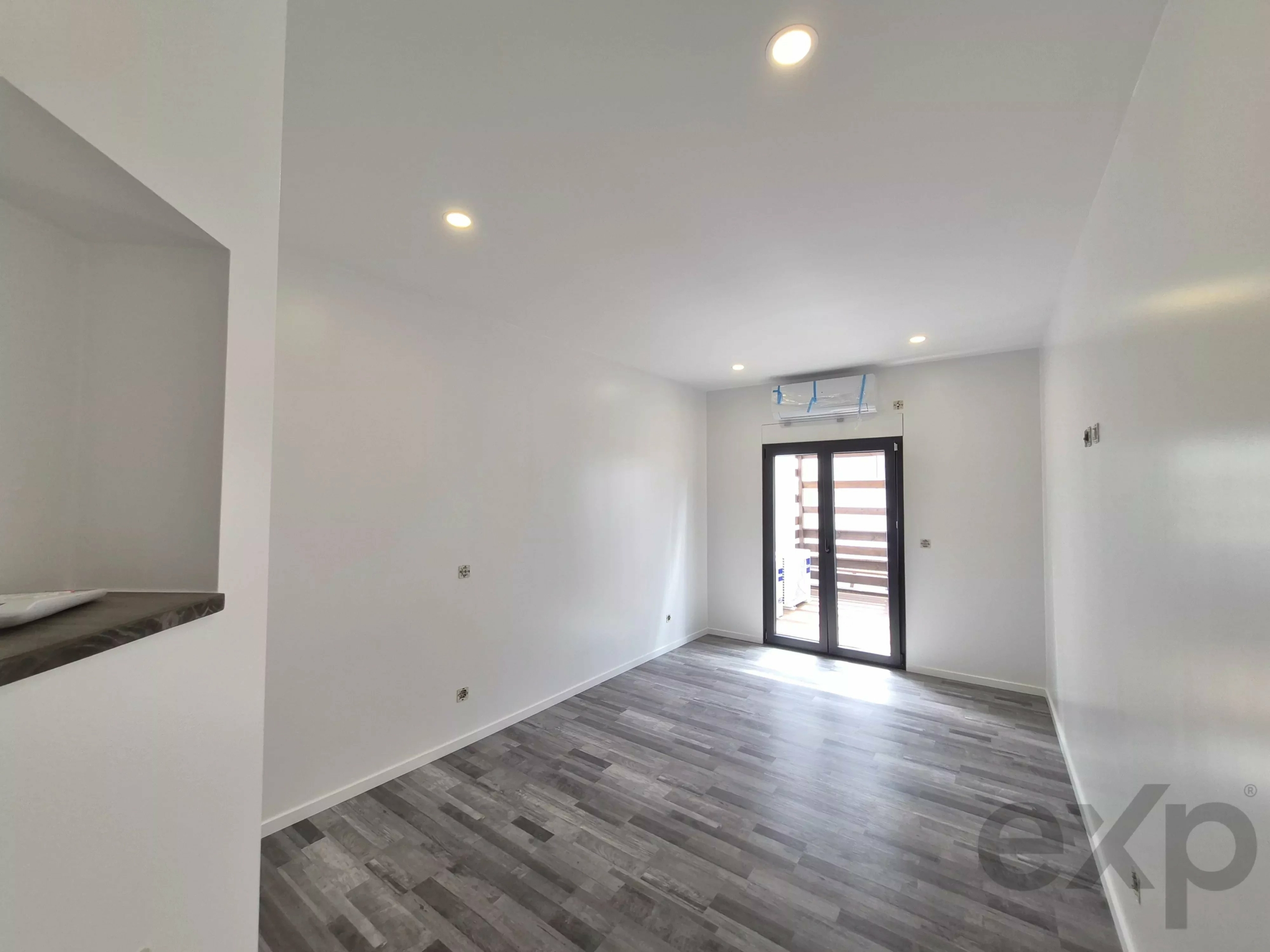 New house, 2 bedrooms, large patio, Alvor center