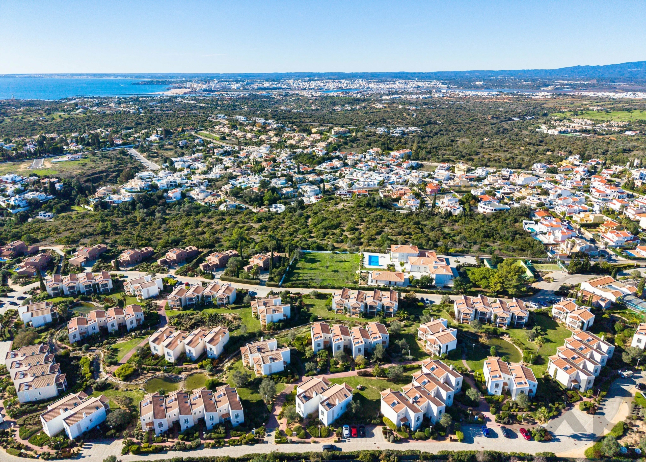 Modern 2-Bedroom Duplex in Village Resort, Carvoeiro – Algarve