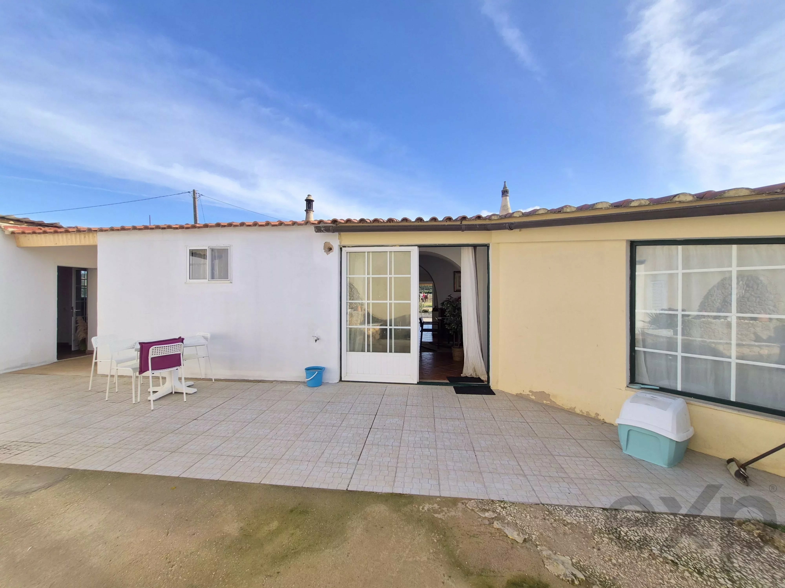 Renovated farmhouse ideally located in the middle of nature.