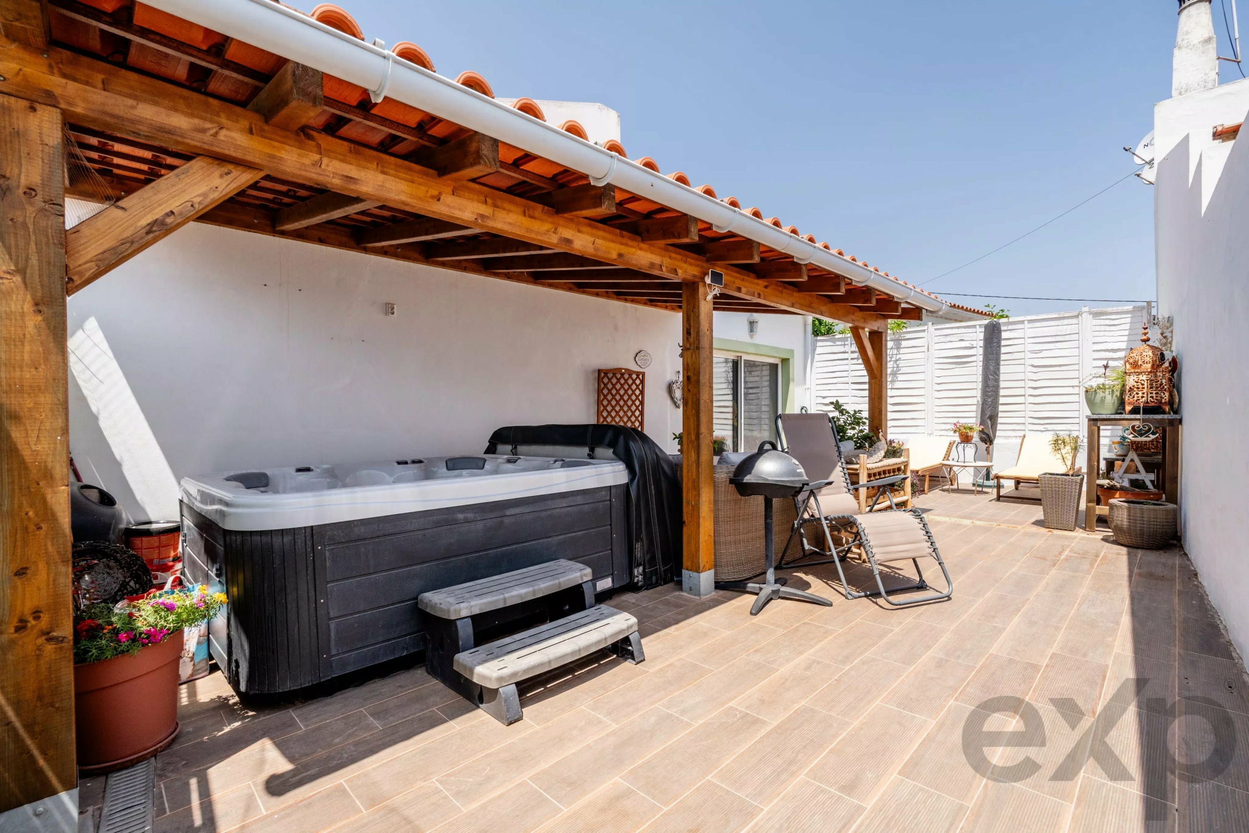 Beautifully Renovated 2-Bedroom Home with Landscaped Garden & Log Cabin Between Messines and Silves