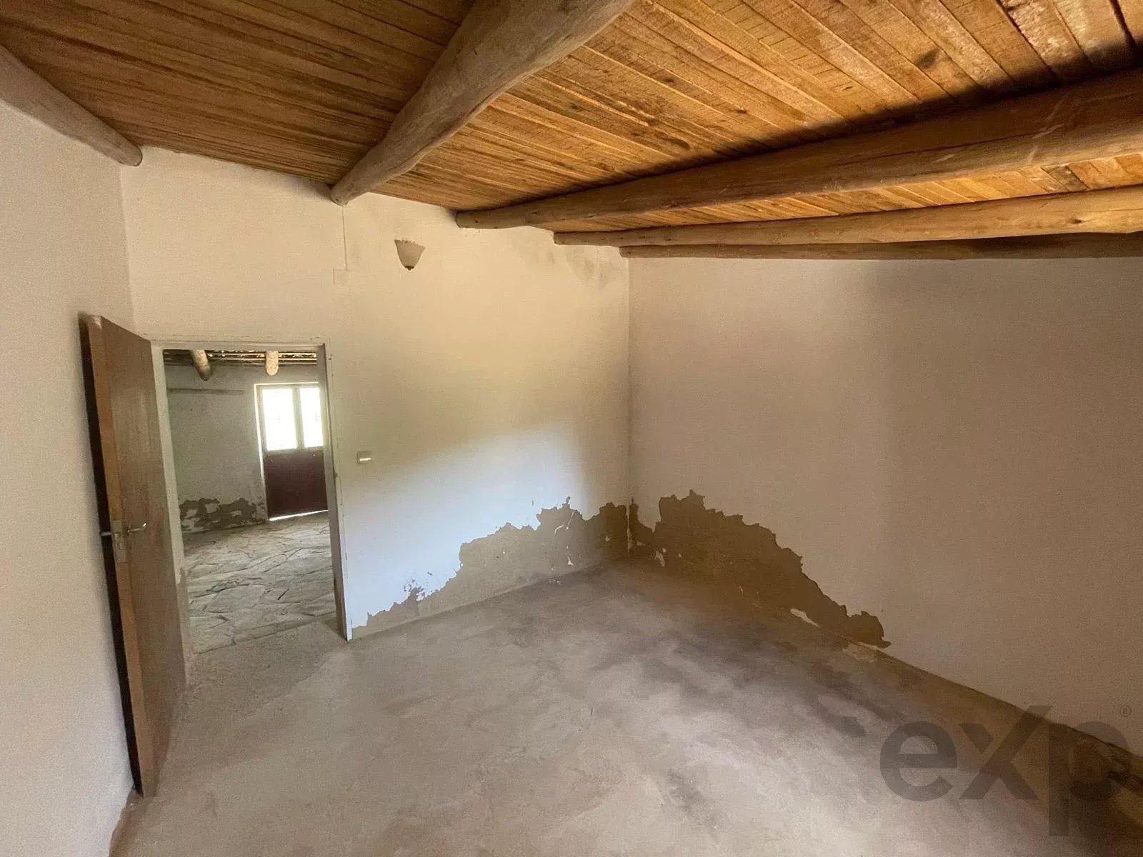 Traditional Farmhouse with Exceptional Equestrian Potential in São Marcos da Serra