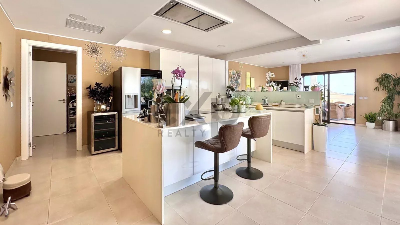 Luxury 4-bedroom villa of 437 m² with swimming pool – Mexilhoeira Grande, Portimão