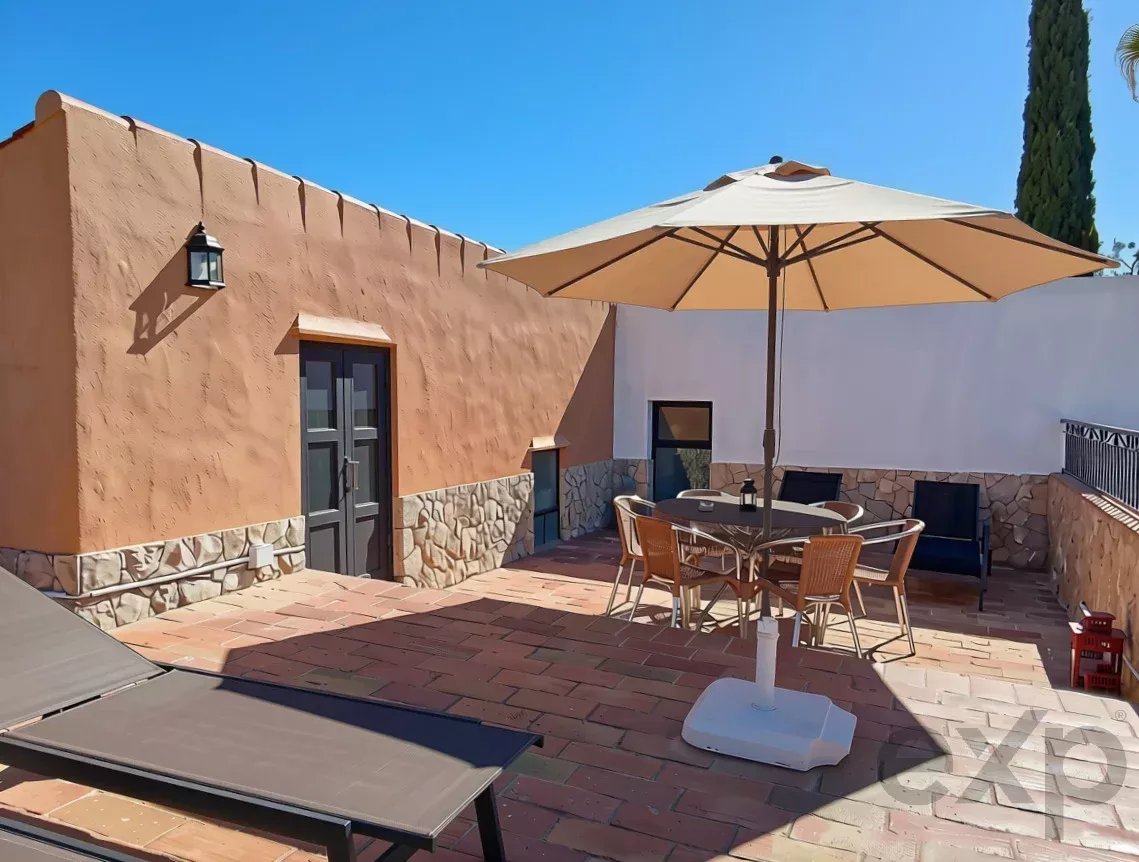 Exclusive property with five independent units and investment potential