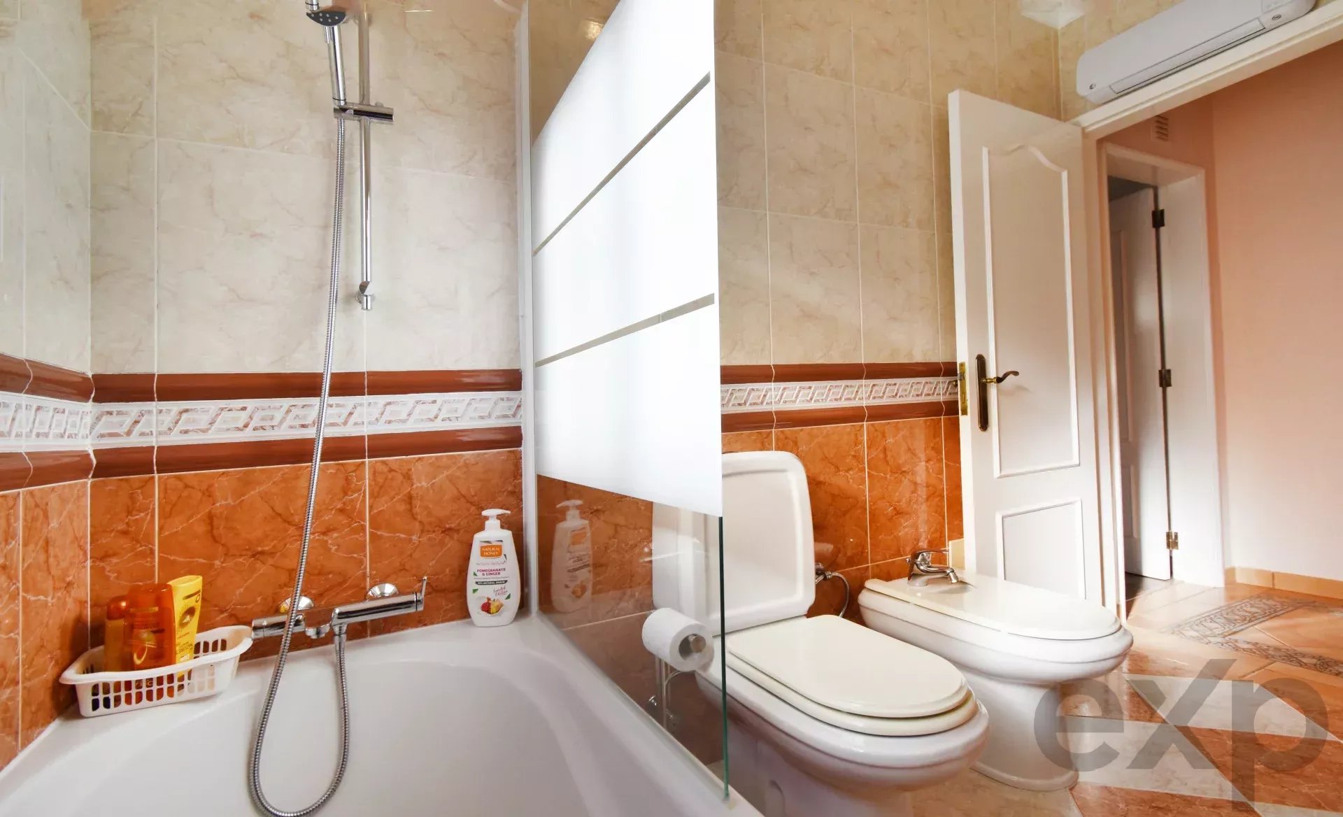 3-bedr. house + 1-bedr. annex, swimming pool and garage,