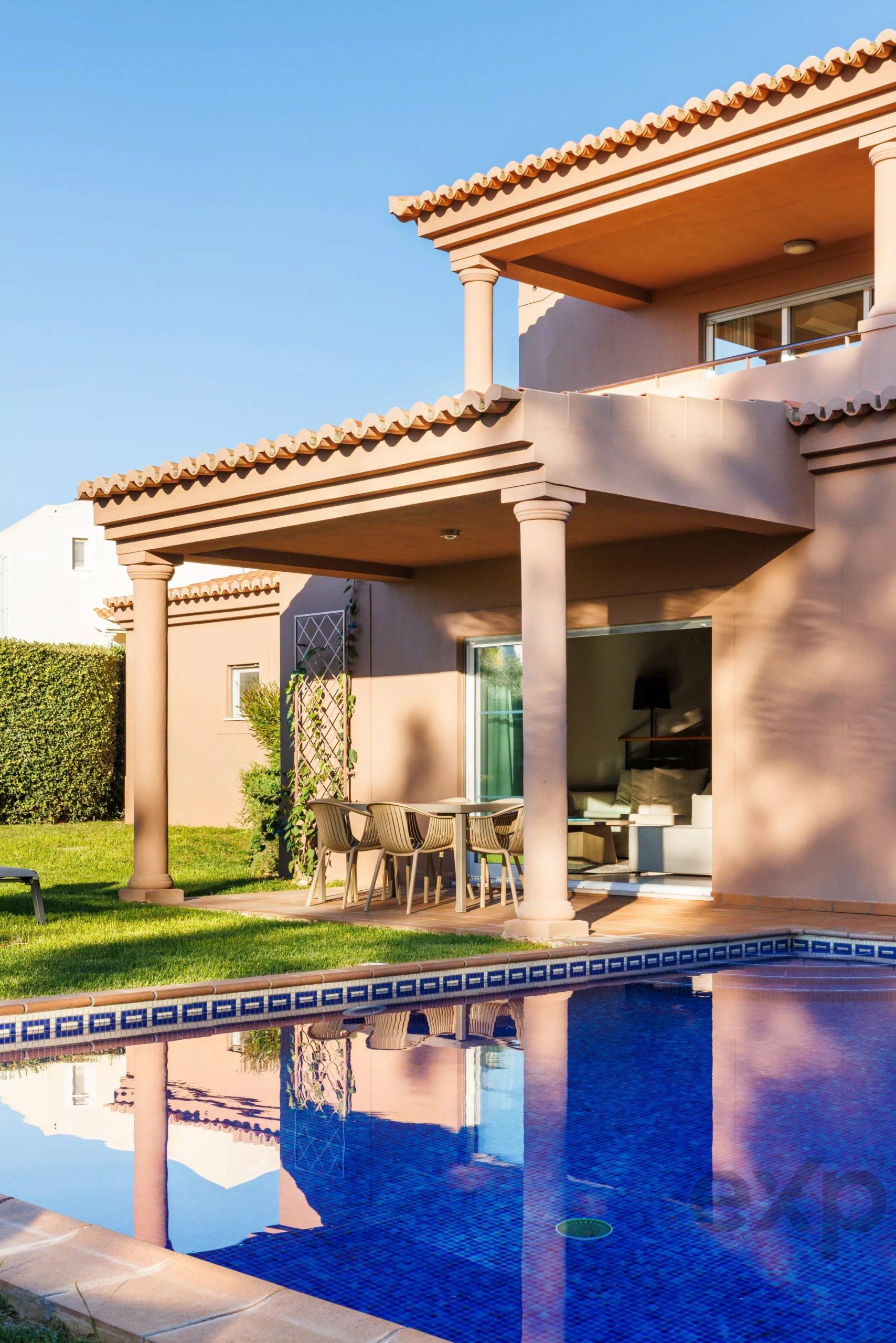 Modern T4 Villa with Private Pool in Vale da Lapa Resort
