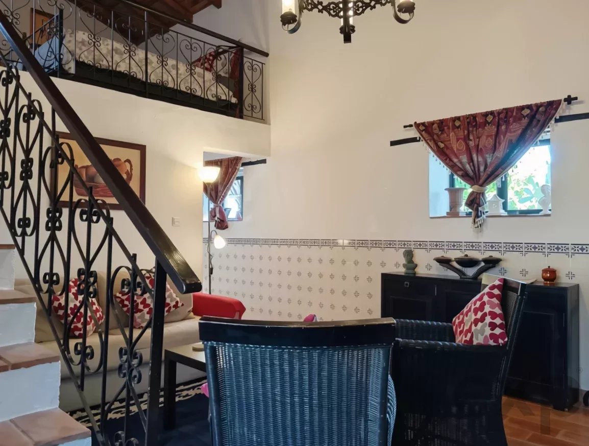 Exclusive property with five independent units and investment potential