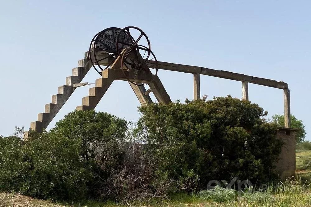 Terreno rústico em Quelfes, Algarve