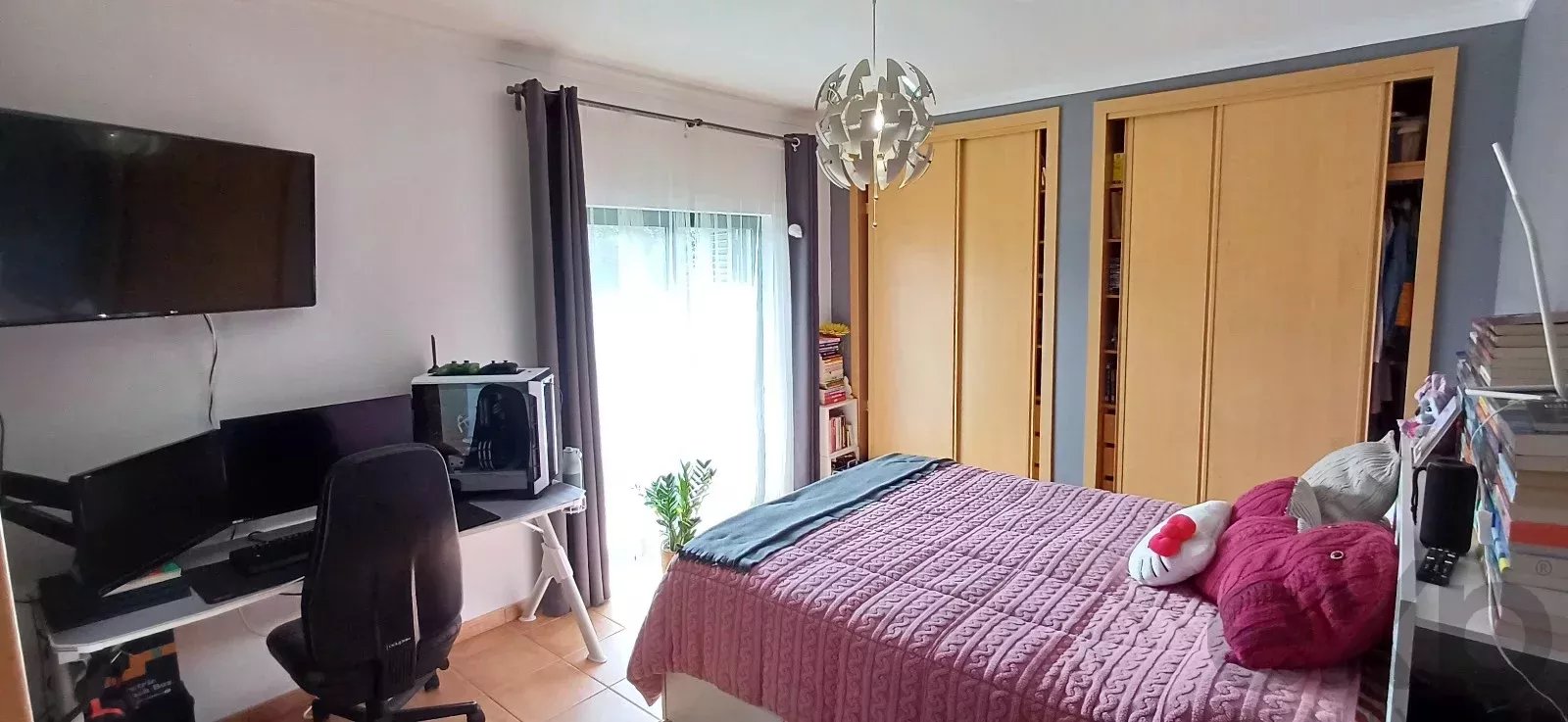 Mixed-use property with 150 m² commercial space, self-contained 2-bedroom apartment and 2,600 m² plot — 3 km from Loulé, Algarve