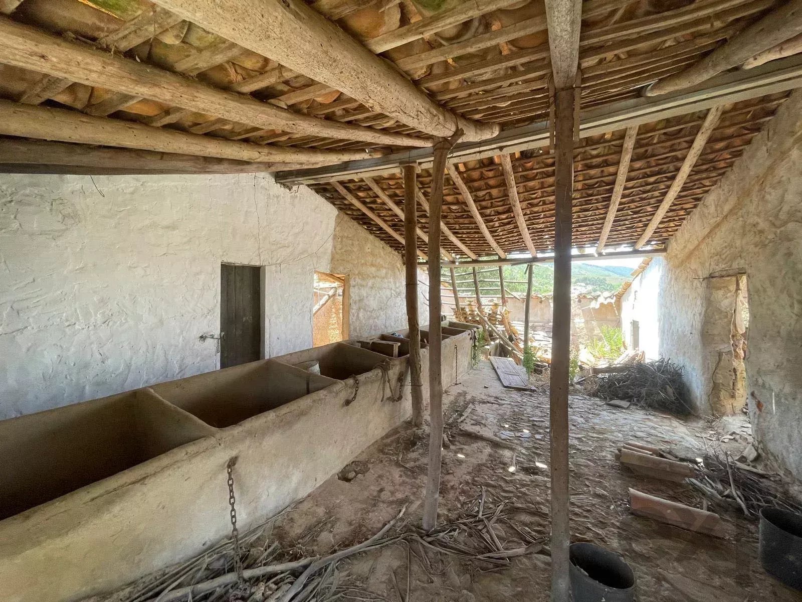 Traditional Farmhouse with Exceptional Equestrian Potential in São Marcos da Serra