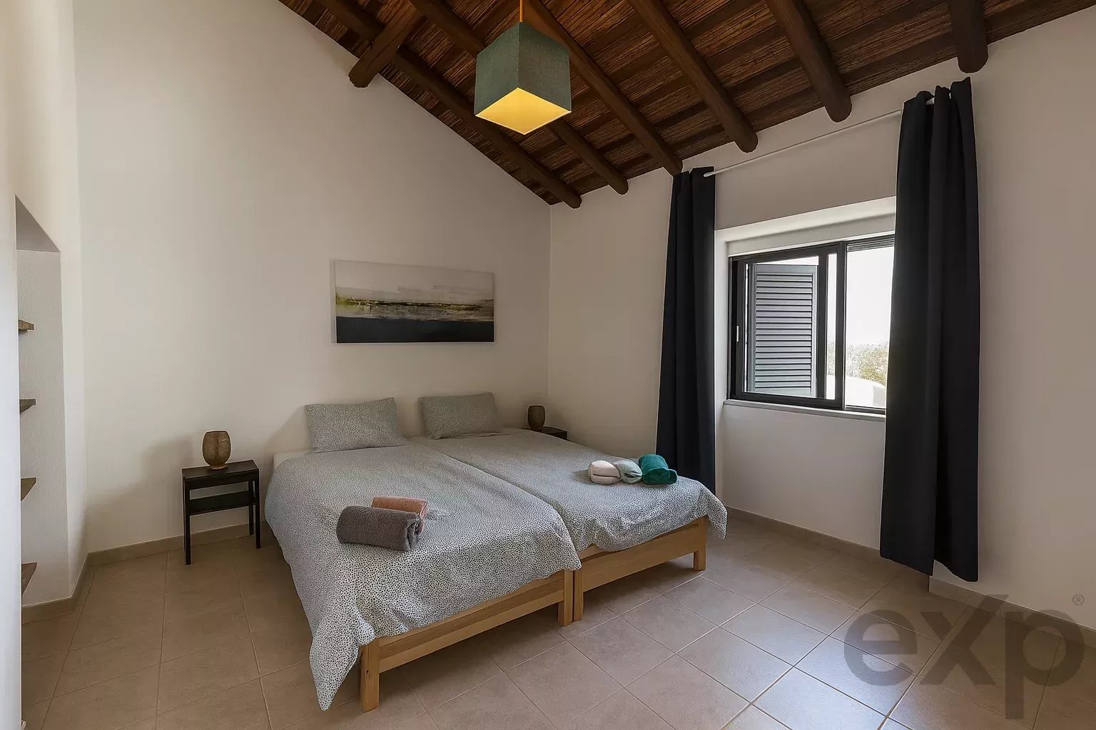 Typical Algarve house with studios, swimming pool and mountain views.