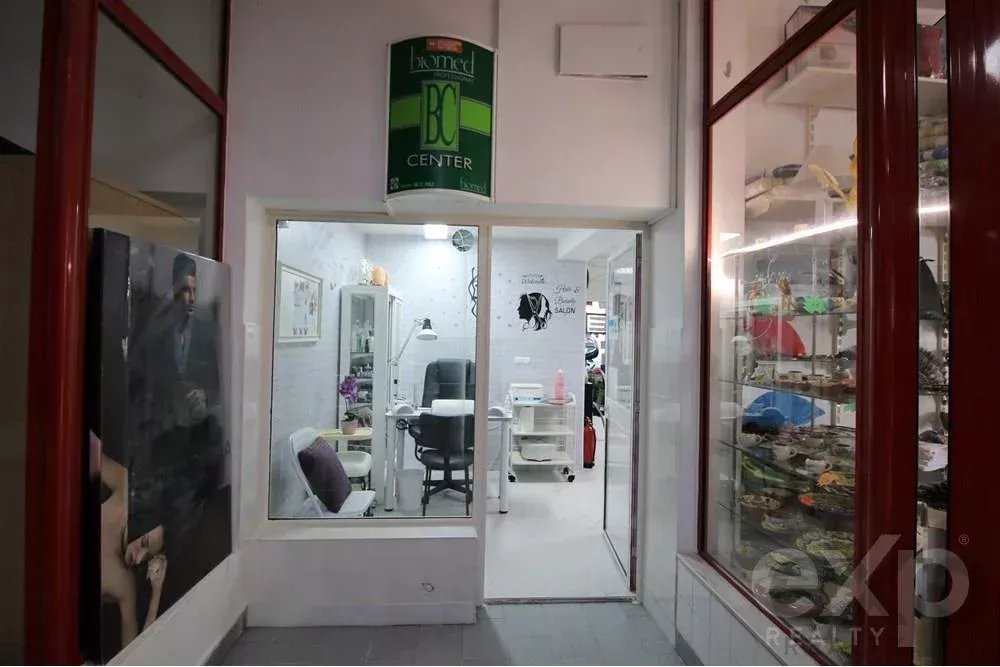 Store for sale in Cabanas shopping center