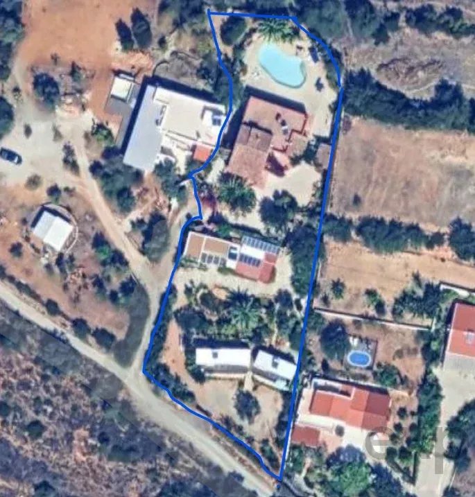 Country house with swimming pool