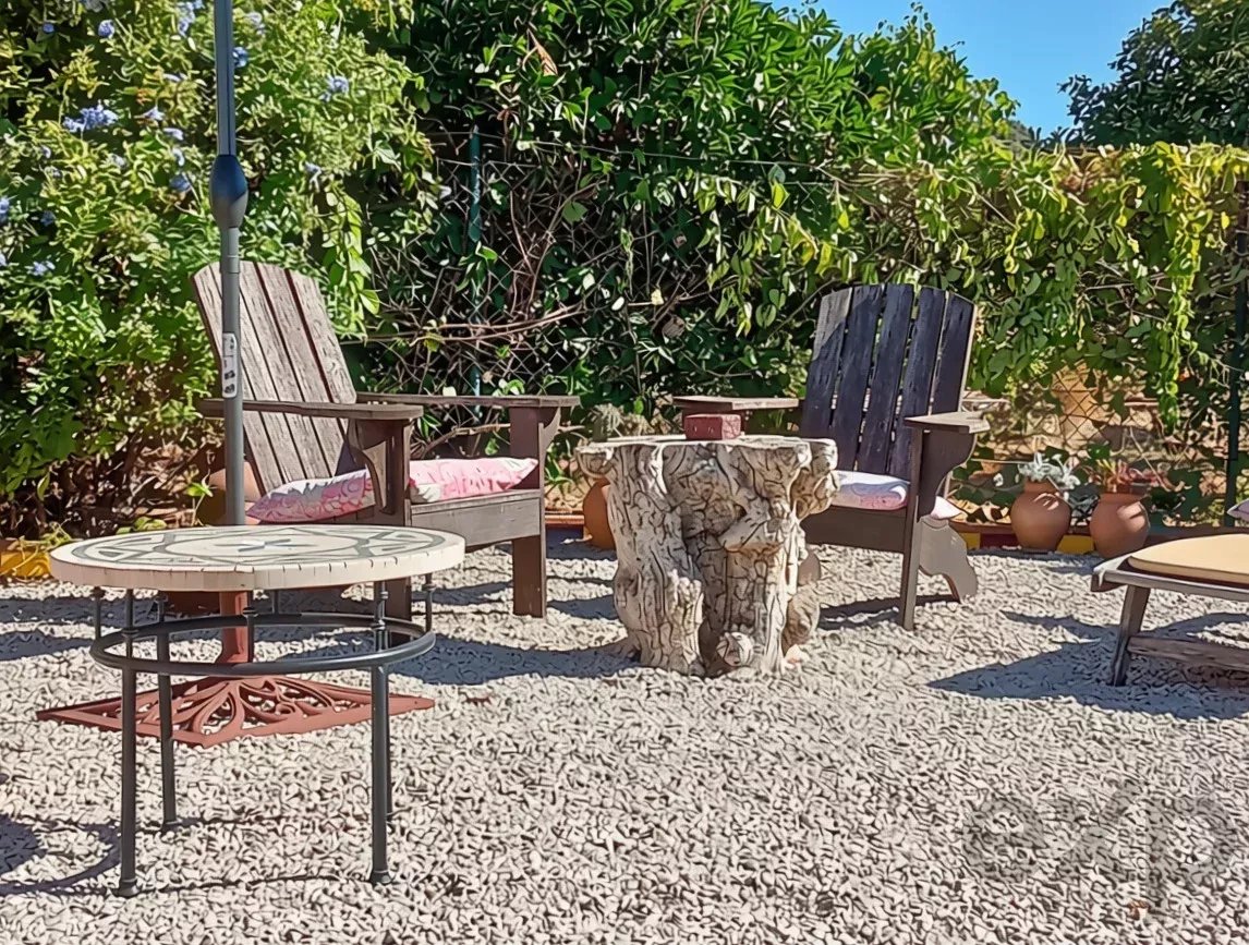 Exclusive property with five independent units and investment potential